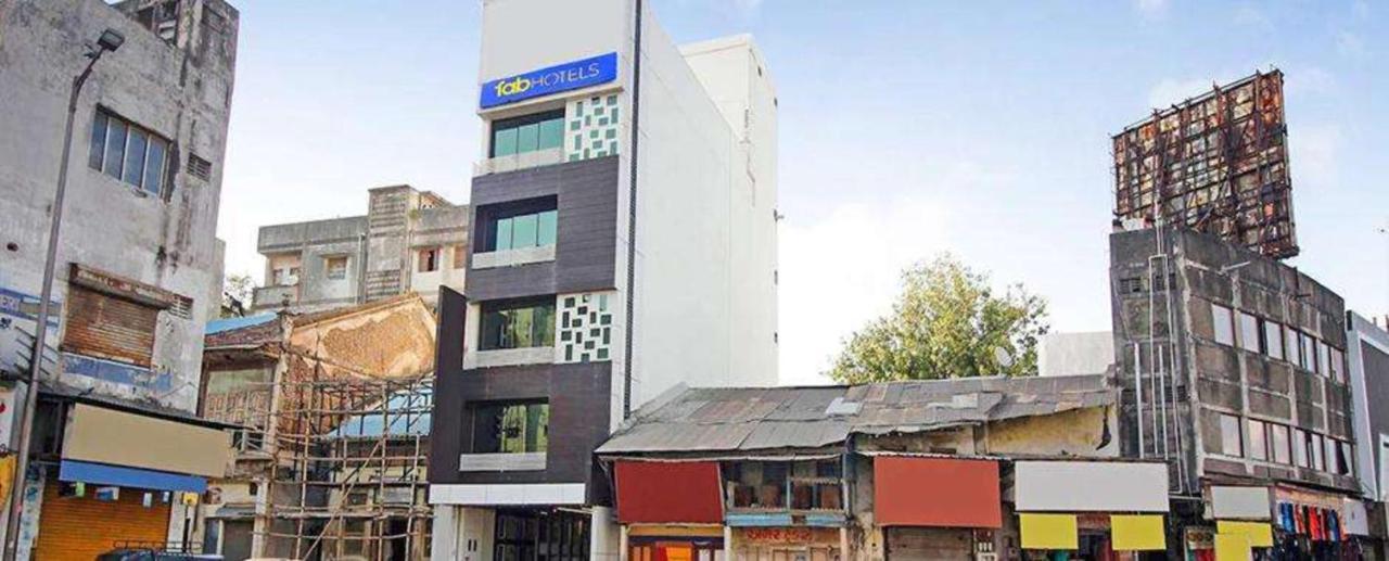 Fabhotel Rest Inn Surat Exterior foto