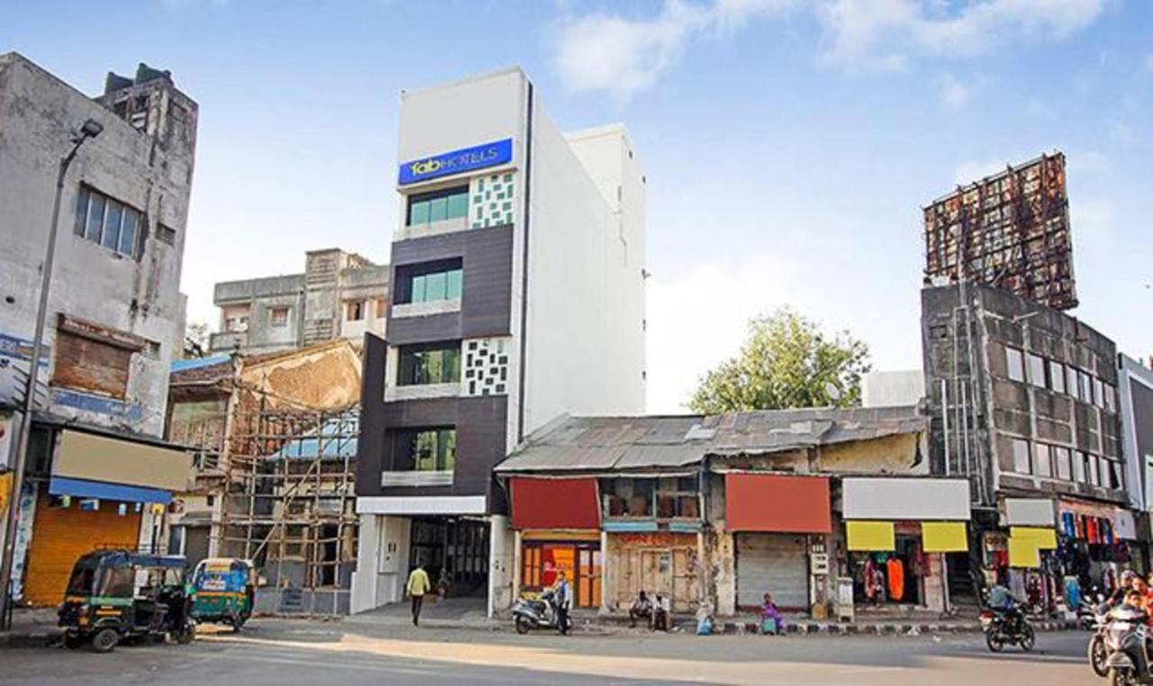 Fabhotel Rest Inn Surat Exterior foto